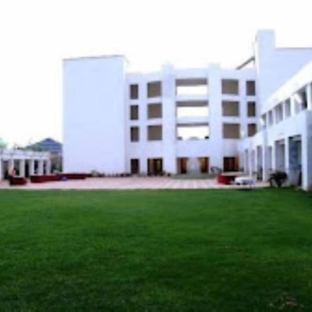 Blue Lily Beach Resort بوري المظهر الخارجي الصورة