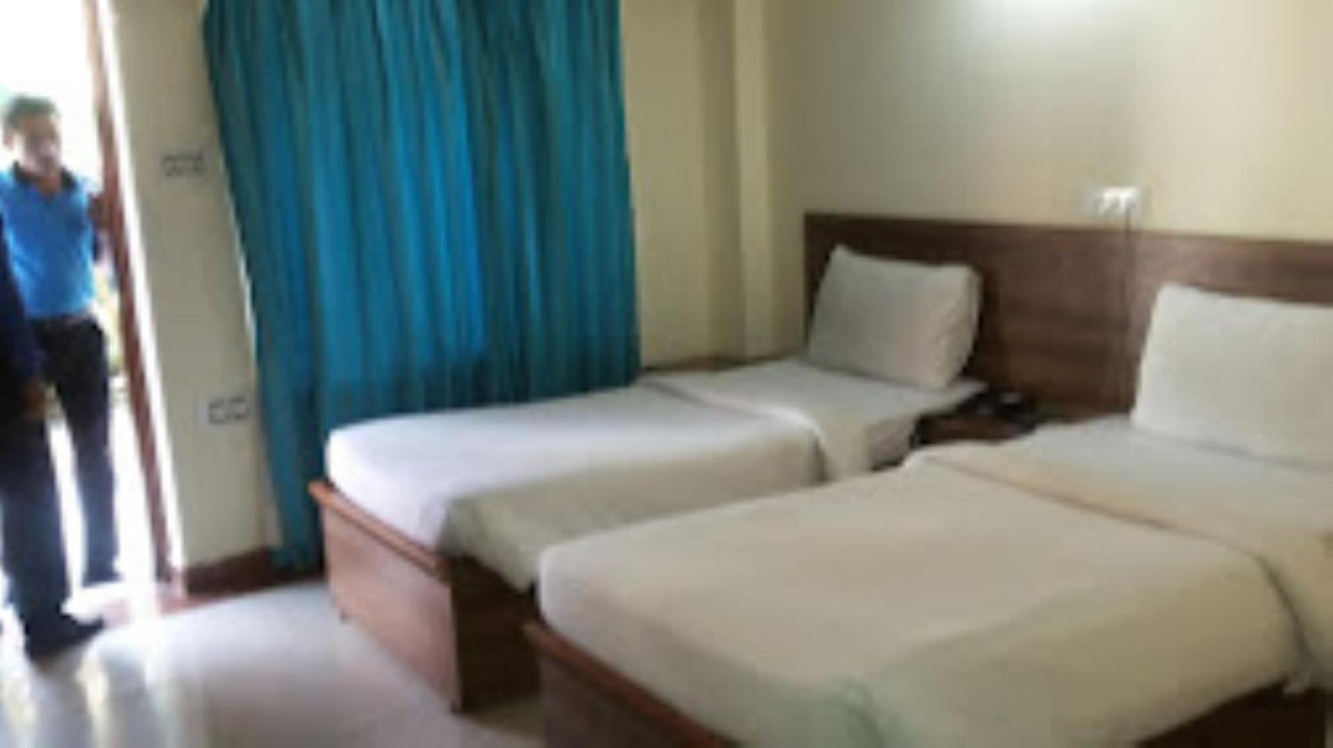 Blue Lily Beach Resort بوري المظهر الخارجي الصورة